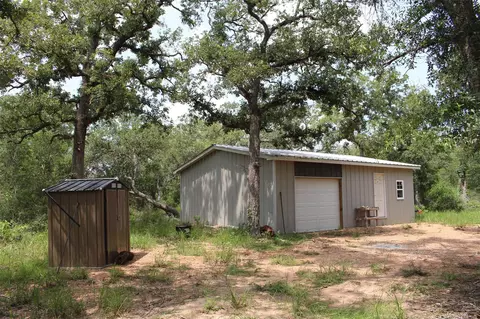 479 Private 1581 Dr, Hallettsville, TX 77964