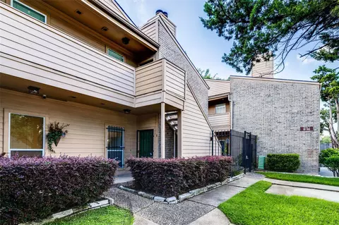 1915 Augusta Dr #8, Houston, TX 77057