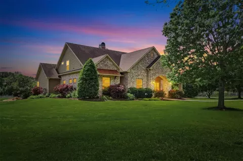 105 Brazos Hill Ln, Sealy, TX 77474