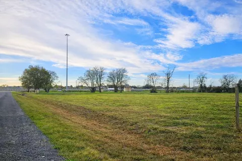 8411 Meadowlark Dr, Baytown, TX 77523