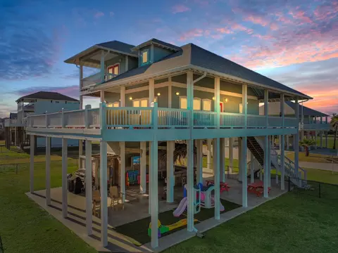2640 Breaker Dr, Crystal Beach, TX 77650