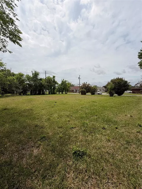 2151 Saint Anthony St, Beaumont, TX 77701