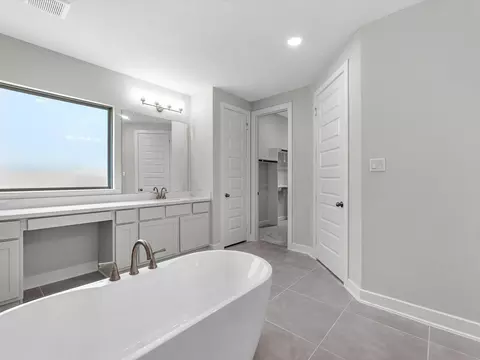 Bath - 15664 Broadway Bend Dr, Conroe, TX 77302 photo 3 of 5