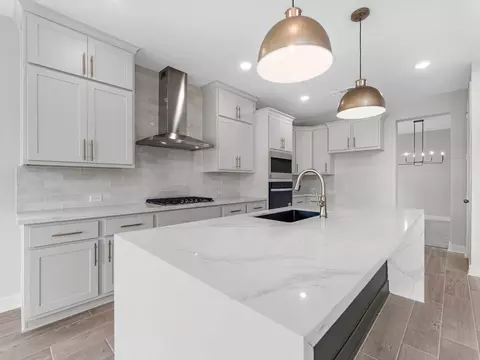 Kitchen - 15664 Broadway Bend Dr, Conroe, TX 77302 photo 2 of 4