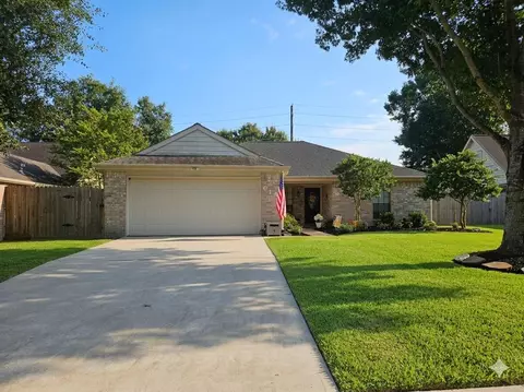 614 7th St, Sugar Land, TX 77498