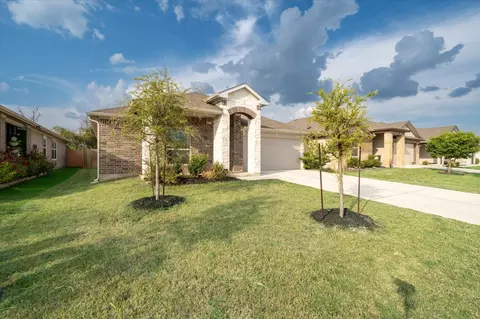 201 Elm Creek Dr, Hutto, TX 78634