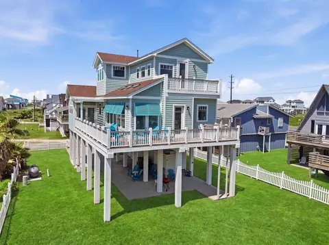 21233 Gulf Dr, Galveston, TX 77554