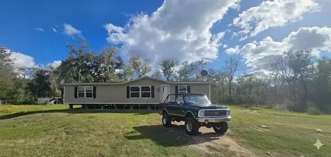 317 River Rd, Angleton, TX 77515