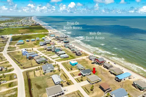 315 Seashell Dr, Surfside Beach, TX 77541