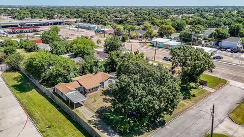 808 Morrell St, Baytown, TX 77520