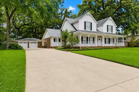 108 Fir Dr, Lake Jackson, TX 77566