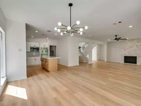 Living - 26 Cherry Hill Dr, Conroe, TX 77304 photo 6 of 17