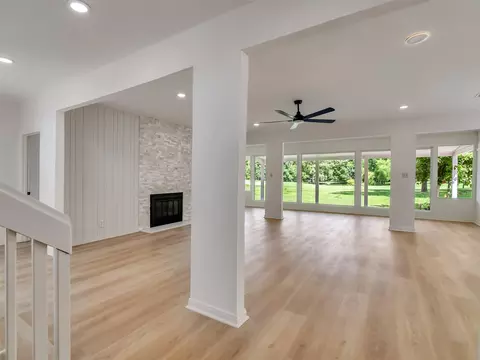 Living - 26 Cherry Hill Dr, Conroe, TX 77304 photo 15 of 17