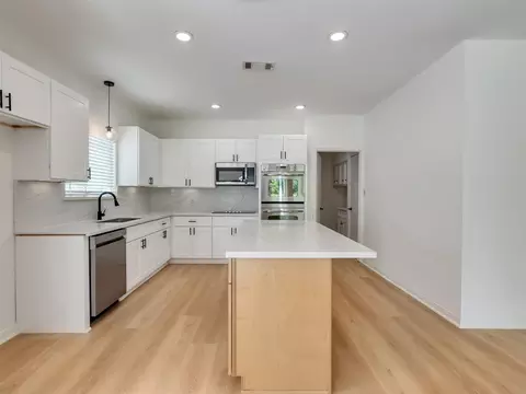 Kitchen - 26 Cherry Hill Dr, Conroe, TX 77304 photo 1 of 3
