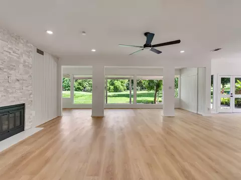 Living - 26 Cherry Hill Dr, Conroe, TX 77304 photo 13 of 17