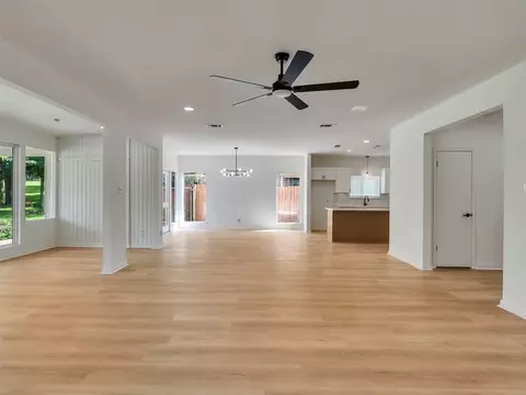 Living - 26 Cherry Hill Dr, Conroe, TX 77304 photo 2 of 17