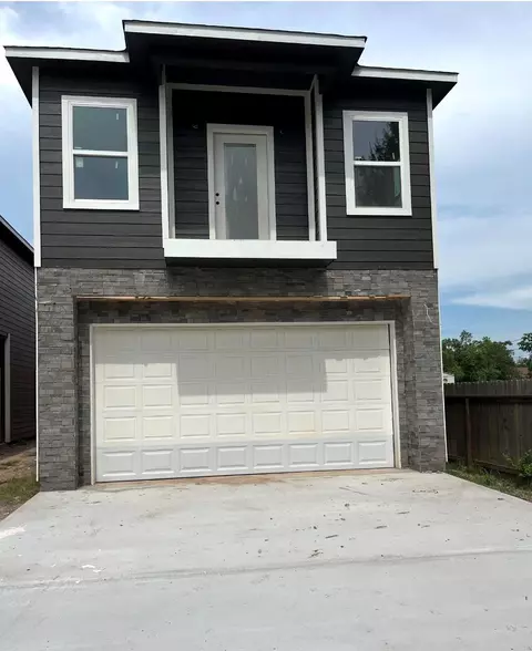 219 S 7th St, Beasley, TX 77417