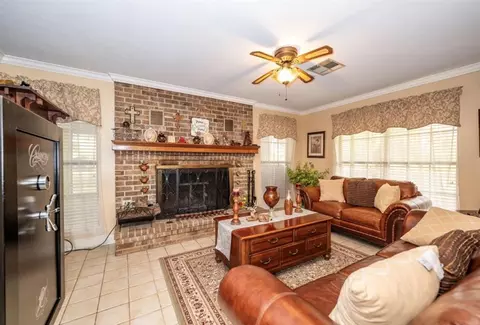 Living - 464 River Rd, Angleton, TX 77515 photo 2 of 3