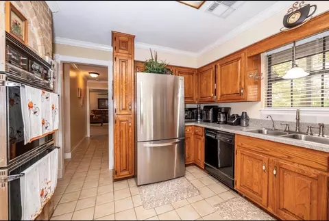 Kitchen - 464 River Rd, Angleton, TX 77515 photo 2 of 2