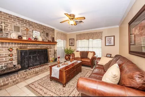 Living - 464 River Rd, Angleton, TX 77515 photo 3 of 3