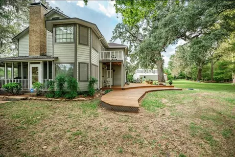 464 River Rd, Angleton, TX 77515