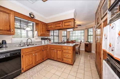 Kitchen - 464 River Rd, Angleton, TX 77515 photo 1 of 2