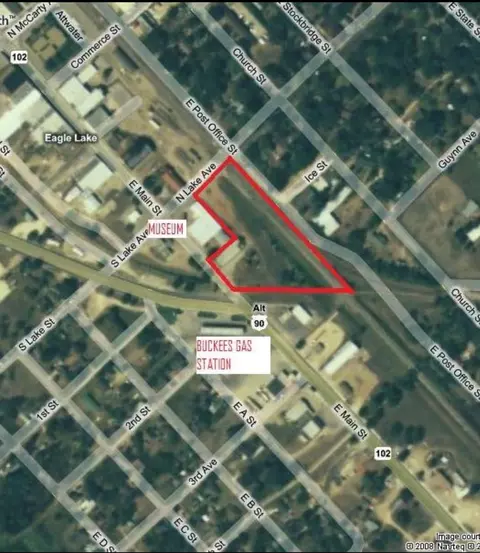 418 E Main St, Eagle Lake, TX 78940