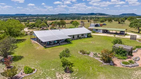 369 Sakewitz # B, Comfort, TX 78013