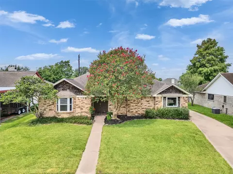 213 Valley Brook Dr, La Porte, TX 77571