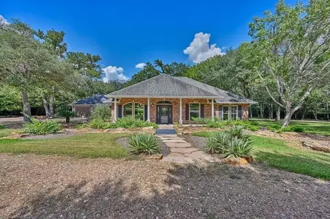 5603 Sandy Creek Ln, Brenham, TX 77833