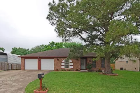 5421 Thistle Dr, Dickinson, TX 77539
