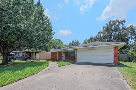 4745 Warm Springs Rd, Houston, TX 77035