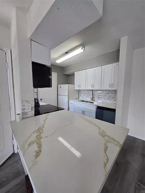 9550 Deering Dr #310, Houston, TX 77036