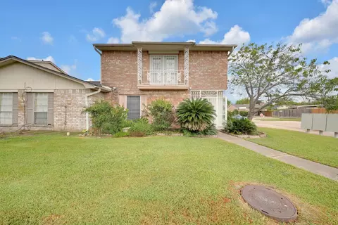 6379 S Briar Bayou Dr, Houston, TX 77072
