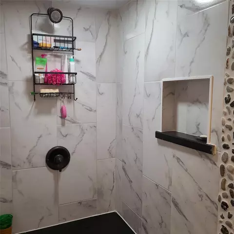 Bath - 2891 Avenue M Extended, Conroe, TX 77301 photo 2 of 5