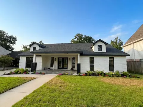 1031 Richelieu Ln, Houston, TX 77018