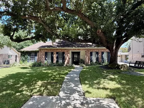 11010 Overbrook Ln, Houston, TX 77042