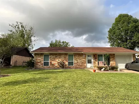 105 Kimberly Ln, Yoakum, TX 77995