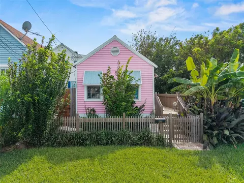 1301 15th St, Galveston, TX 77550