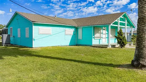 312 W Jefferson Ave, Port O'connor, TX 77982