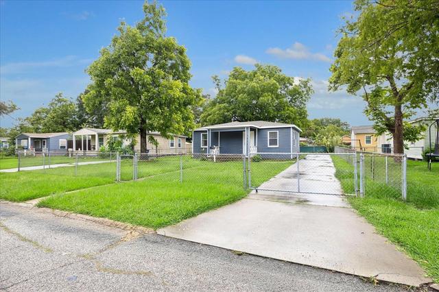 1011 12th 12 St N, Texas City, TX 77590