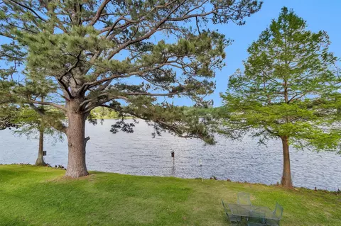 1502 Wimbledon Dr, Huntsville, TX 77340