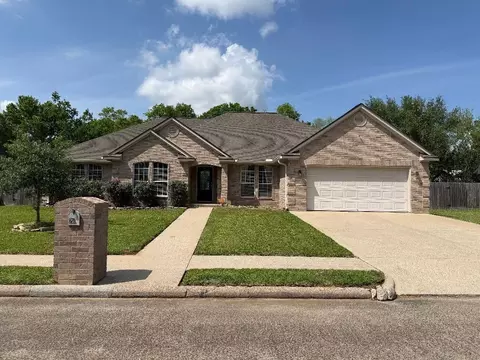 210 Regal Ln, Liberty, TX 77575