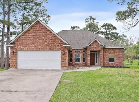 10 Hickory Ln, Dayton, TX 77535