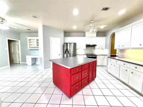Kitchen - 41 Bluebird Ln, Trinity, TX 75862 photo 9 of 10