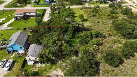 4603 Swan St, Hitchcock, TX 77563
