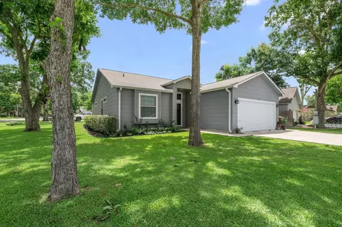 118 N Urbanec St, East Bernard, TX 77435