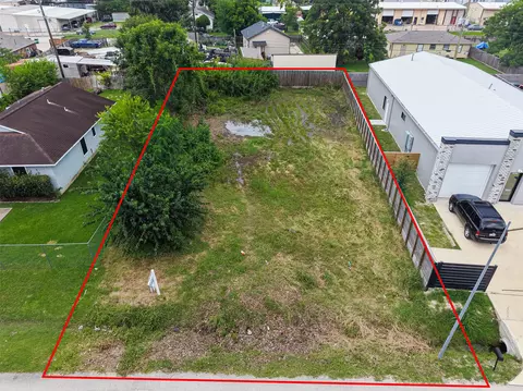 10034 Chickasaw Ln, Houston, TX 77041