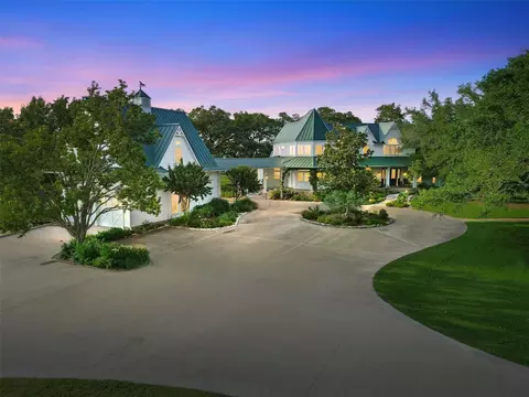 Exterior - 1007 Fm 390 E, Brenham, TX 77833 photo 2 of 15