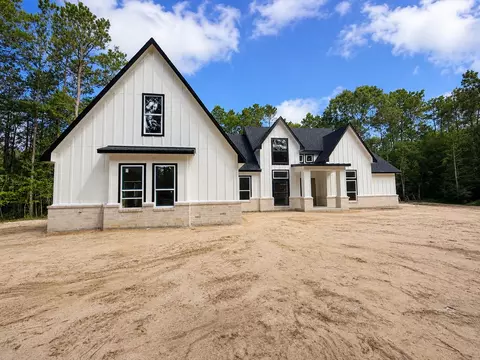 8767 Lauren Ln, Waller, TX 77484